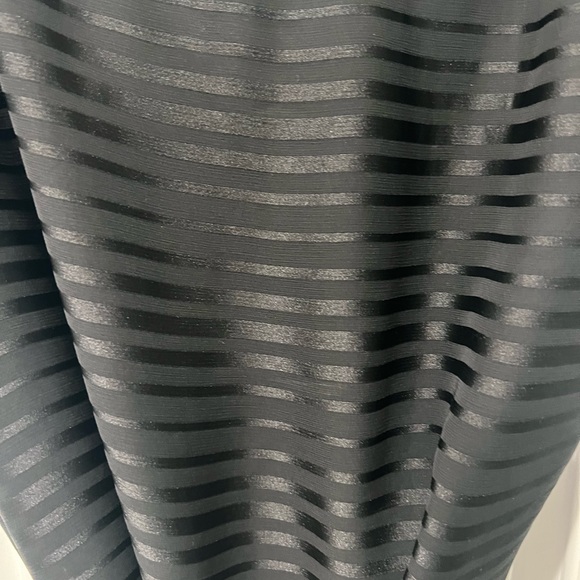 H&M top like new - Picture 2 of 5